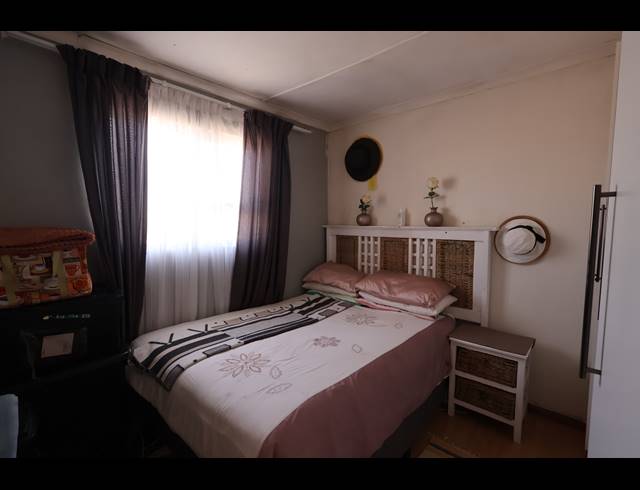 2 BEDROOM HOUSE FOR SALE IN BREIDBACH